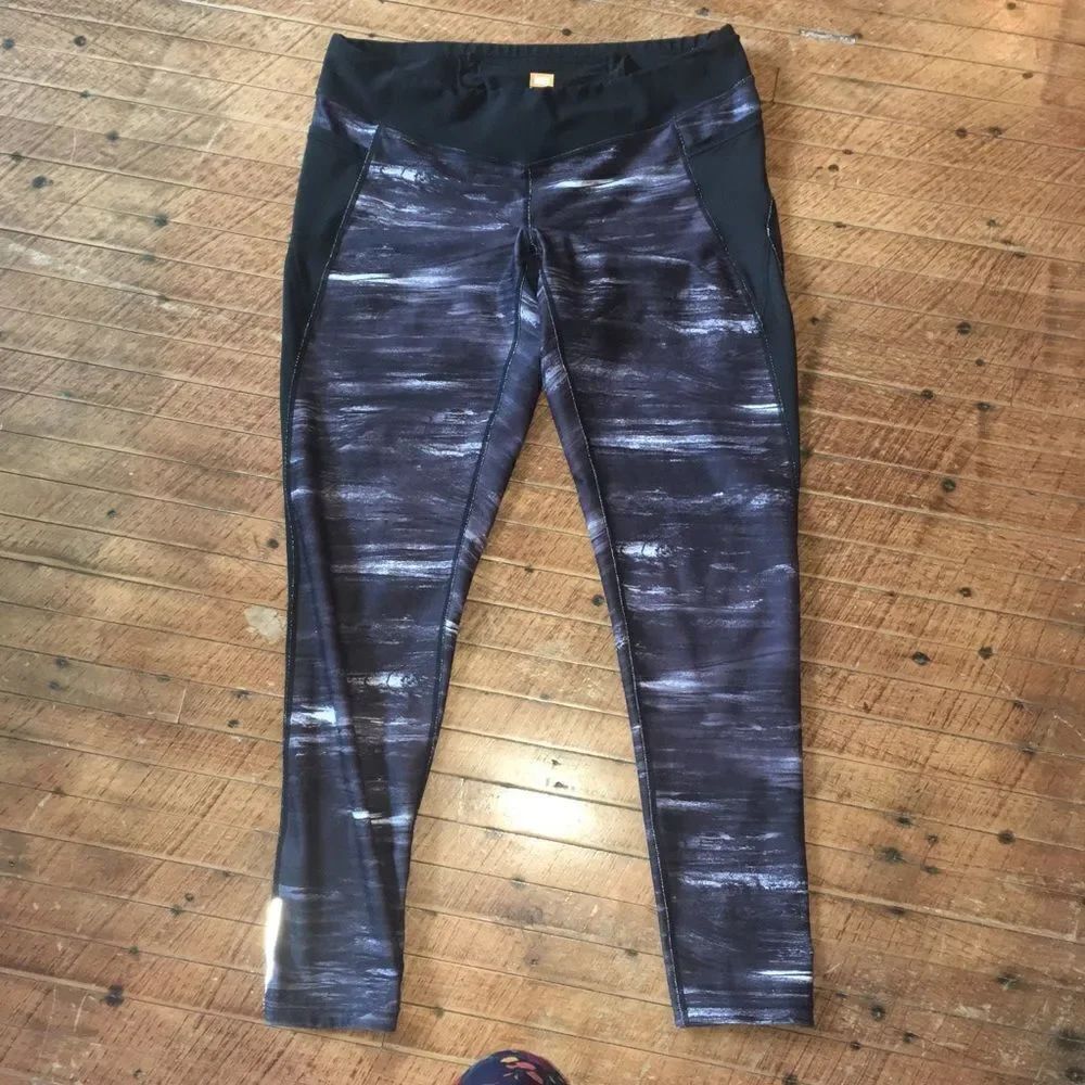 Lucy tech black and gray L 7/8 athletic leggings